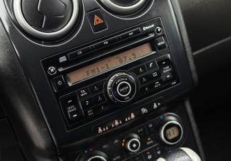 Подержанный автомобиль Nissan Qashqai 2007 года (14 фото)