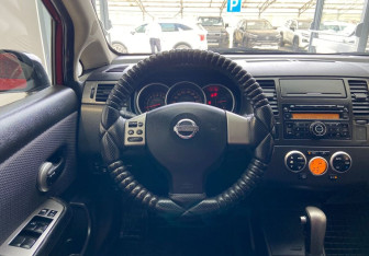 Подержанный автомобиль Nissan Tiida Hatchback 2008 года (12 фото)