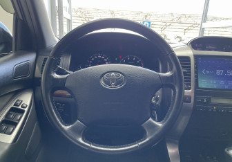 Подержанный автомобиль Toyota Land Cruiser Prado 2006 года (11 фото)