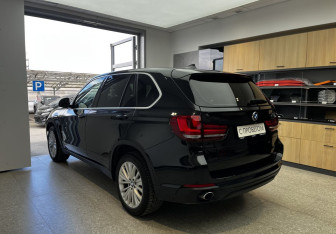 Подержанный автомобиль BMW X5 2016 года (6 фото)