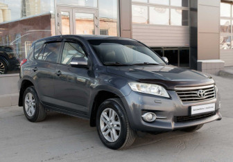 Подержанный автомобиль Toyota RAV4 2012 года (3 фото)