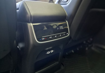 Подержанный автомобиль GAC GS8 2025 года (10 фото)