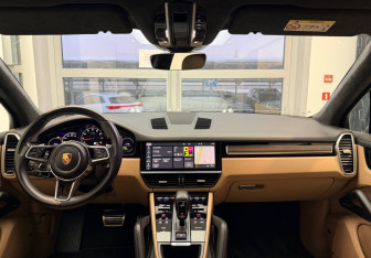 Подержанный автомобиль Porsche Cayenne 2019 года (19 фото)