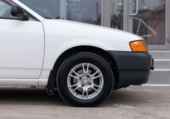 Подержанный автомобиль Nissan AD 2003 года (9 фото)