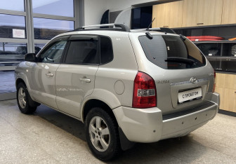 Подержанный автомобиль Hyundai Tucson 2007 года (7 фото)
