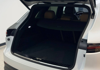 Подержанный автомобиль Porsche Cayenne 2019 года (26 фото)