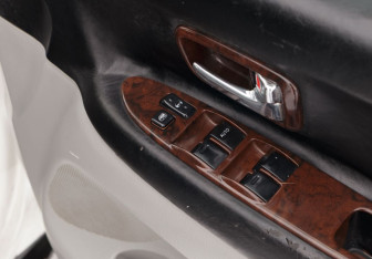 Подержанный автомобиль Toyota Nadia 2000 года (16 фото)