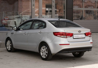 Подержанный автомобиль Kia Rio Sedan 2015 года (7 фото)