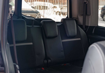 Подержанный автомобиль Honda Stepwgn 2017 года (20 фото)