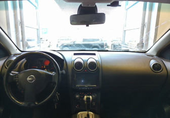 Подержанный автомобиль Nissan Qashqai 2007 года (8 фото)