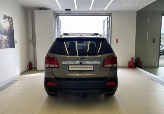 Подержанный автомобиль Kia Sorento 2012 года (5 фото)