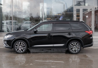 Подержанный автомобиль Mitsubishi Outlander 2015 года (8 фото)