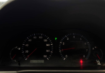 Подержанный автомобиль Toyota Allion 2002 года (12 фото)