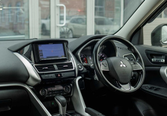 Подержанный автомобиль Mitsubishi Eclipse Cross 2018 года (10 фото)