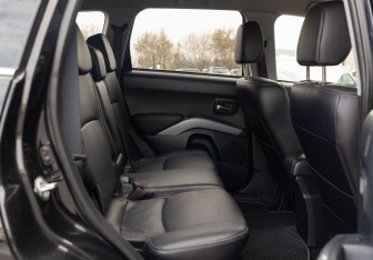 Подержанный автомобиль Peugeot 4007 2010 года (21 фото)