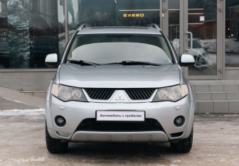 Подержанный автомобиль Mitsubishi Outlander 2008 года (2 фото)