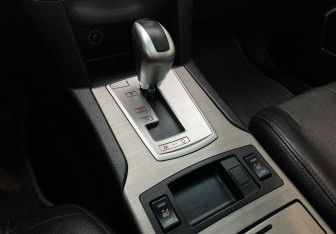 Подержанный автомобиль Subaru Legacy Wagon 2010 года (12 фото)