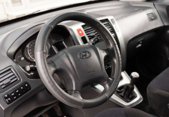 Подержанный автомобиль Hyundai Tucson 2008 года (11 фото)