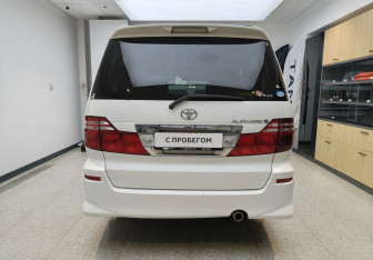 Подержанный автомобиль Toyota Alphard 2008 года (6 фото)