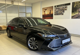Подержанный автомобиль Toyota Avalon 2021 года (3 фото)