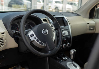 Подержанный автомобиль Nissan X-Trail 2008 года (11 фото)