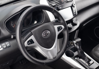 Подержанный автомобиль Lifan X60 2016 года (11 фото)