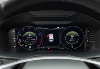 Подержанный автомобиль Skoda Karoq 2021 года (13 фото)