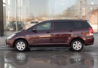 Подержанный автомобиль Toyota Wish Compactvan 2007 года (8 фото)