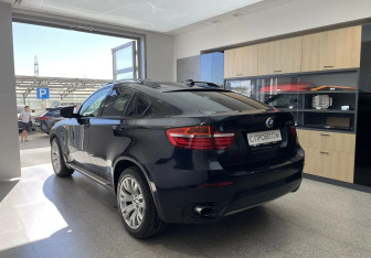 Подержанный автомобиль BMW X6 2013 года (4 фото)