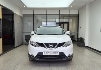 Подержанный автомобиль Nissan Qashqai 2015 года (2 фото)