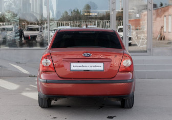 Подержанный автомобиль Ford Focus Sedan 2007 года (6 фото)