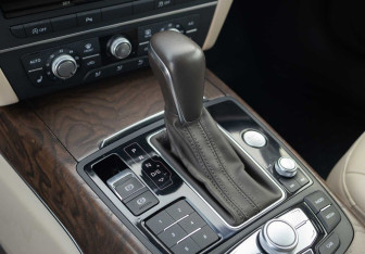 Подержанный автомобиль Audi A6 Sedan 2015 года (16 фото)