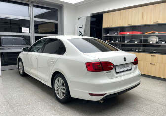 Подержанный автомобиль Volkswagen Jetta Sedan 2014 года (6 фото)