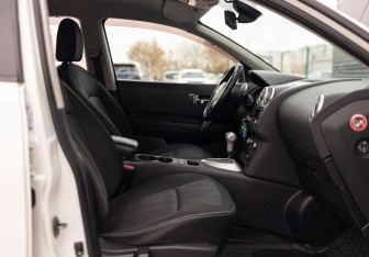 Подержанный автомобиль Nissan Qashqai 2012 года (21 фото)