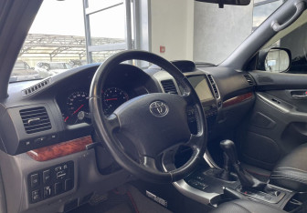 Подержанный автомобиль Toyota Land Cruiser Prado 2006 года (7 фото)