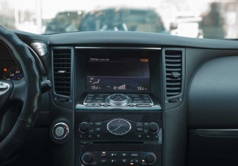 Подержанный автомобиль Infiniti FX 2010 года (14 фото)