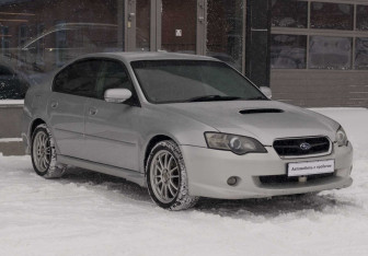 Подержанный автомобиль Subaru Legacy Sedan 2004 года (3 фото)