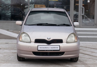Подержанный автомобиль Toyota Vitz 1999 года (2 фото)