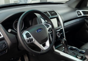 Подержанный автомобиль Ford Explorer 2014 года (11 фото)