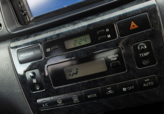 Подержанный автомобиль Toyota Corolla Hatchback 2003 года (14 фото)