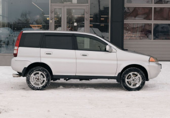 Подержанный автомобиль Honda HR-V 2000 года (4 фото)
