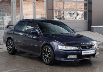 Подержанный автомобиль Honda Accord Sedan 2001 года (3 фото)