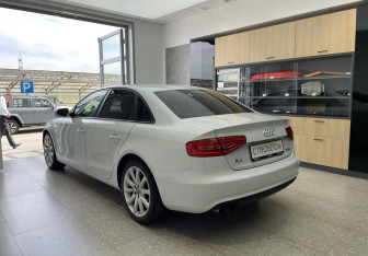 Подержанный автомобиль Audi A4 Sedan 2013 года (6 фото)