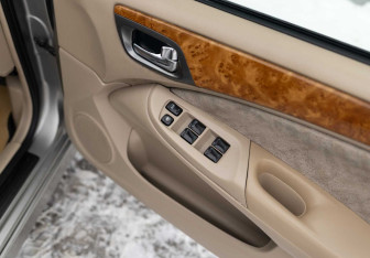 Подержанный автомобиль Nissan Bluebird Sylphy 2002 года (15 фото)