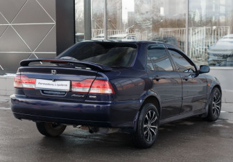 Подержанный автомобиль Honda Accord Sedan 2001 года (5 фото)