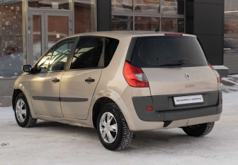 Подержанный автомобиль Renault Scenic 2007 года (7 фото)