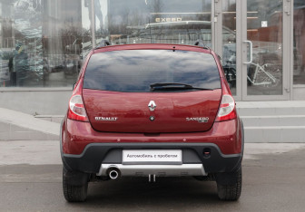 Подержанный автомобиль Renault Sandero 2011 года (6 фото)