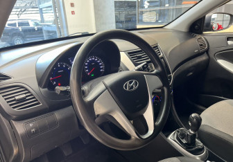 Подержанный автомобиль Hyundai Solaris Sedan 2012 года (7 фото)