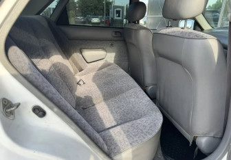 Подержанный автомобиль Toyota Sprinter Sedan 1998 года (9 фото)