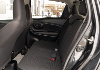 Подержанный автомобиль Toyota Vitz 2019 года (19 фото)